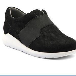 Mootsies Tootsie ‘Wander’ slip on sneakers in black faux suede leather 6.5